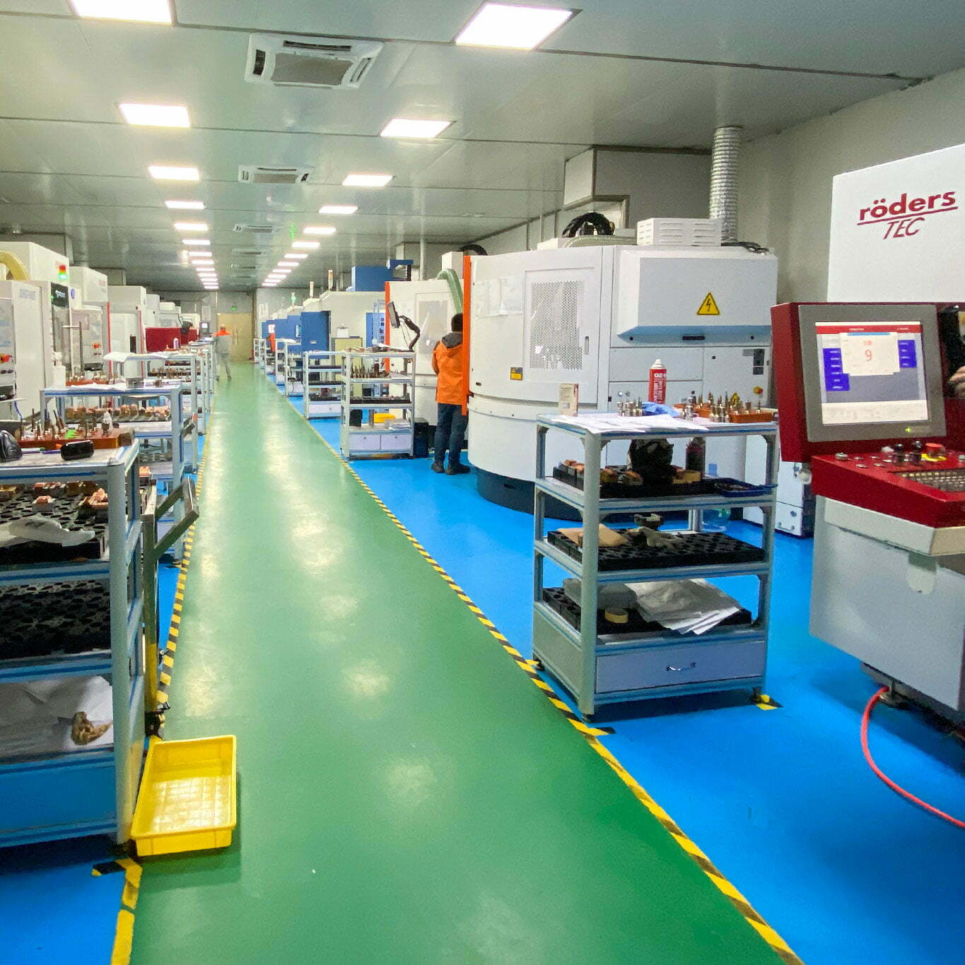 5-axis CNC workshop of China machine parts supplier