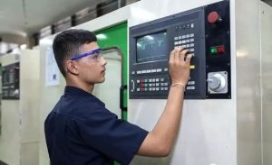 The difference between programming instructions for CNC milling machines and CNC machining centres!
