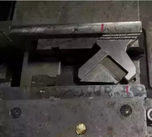 Several common positioning methods for CNC machining centres