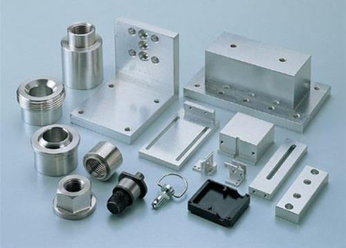 What are the differences between CNC machining machines and ordinary machines? How do I choose a CNC machining machine?